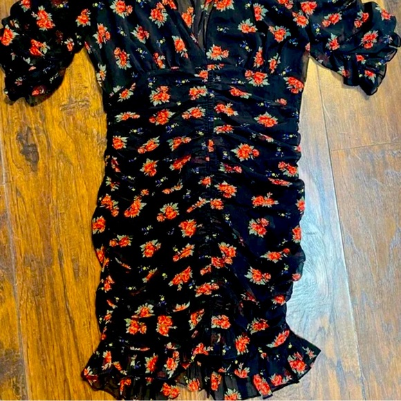 Like New Zara Bloggers fav mini dress. - Picture 3 of 4